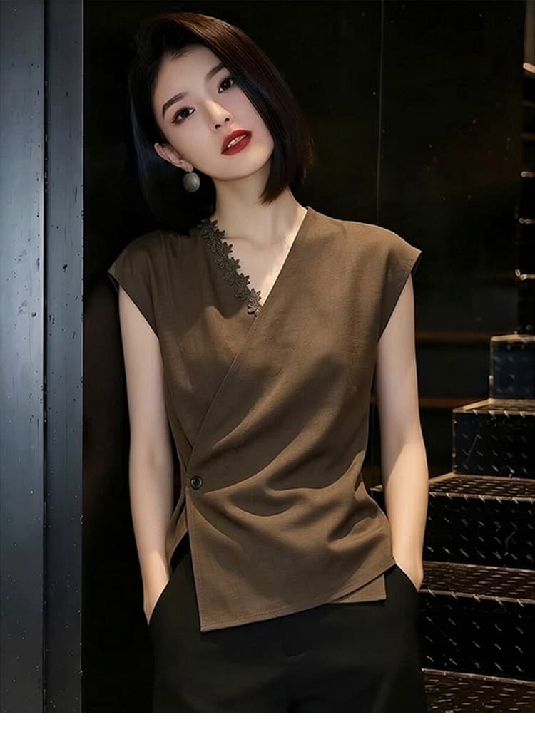 미니멀리즘 불규칙 레트로 여성 셔츠 여름 2026 년 새로운 외국 가스 다용도 반팔 디자인 센스 작은 대중 셔츠 이미지 2