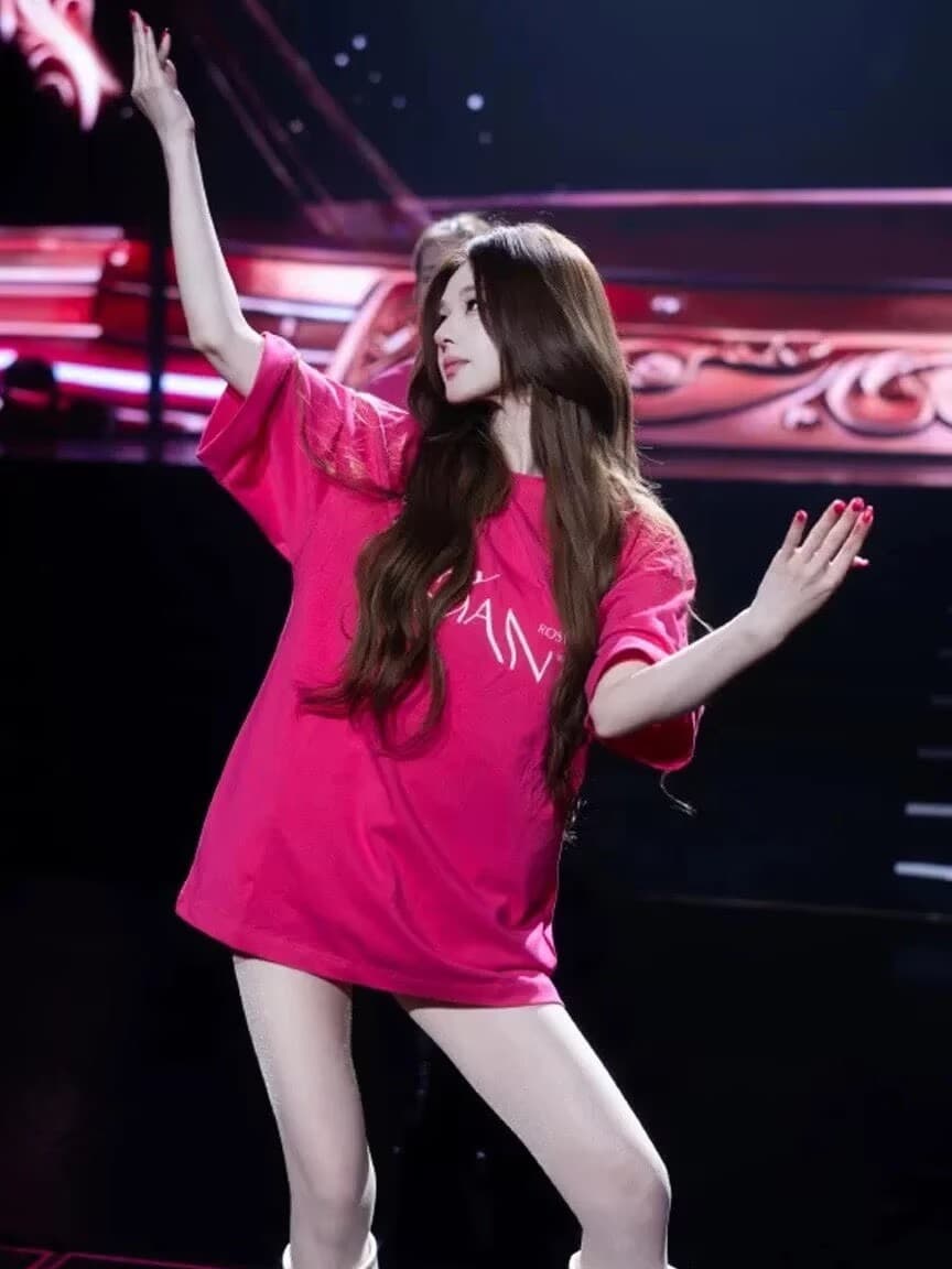 2026 년 무거운 높음 그램 무거운 길다 플러시 면 이슬 생각하기 같은 단락 로즈 레드 알파벳 프린트 티셔츠 반팔 여성 여름 이미지 4