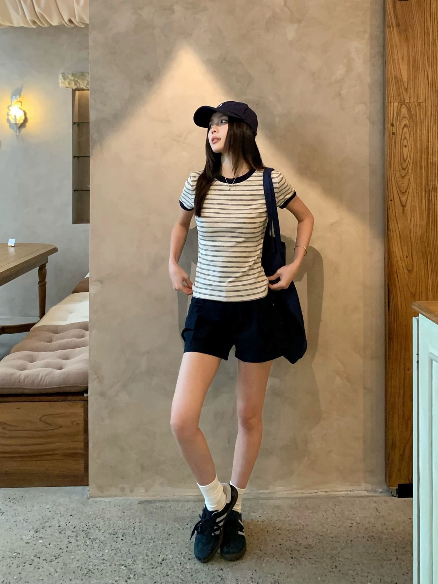 송 긍정적 인 En 블루 스트라이프 V넥 긍정적 인 어깨 반팔 티셔츠 여성 여름 새로운 몸매 가꾸기 슬림해 보이는 다용도 반소매 작은 맨위 상세 이미지 3