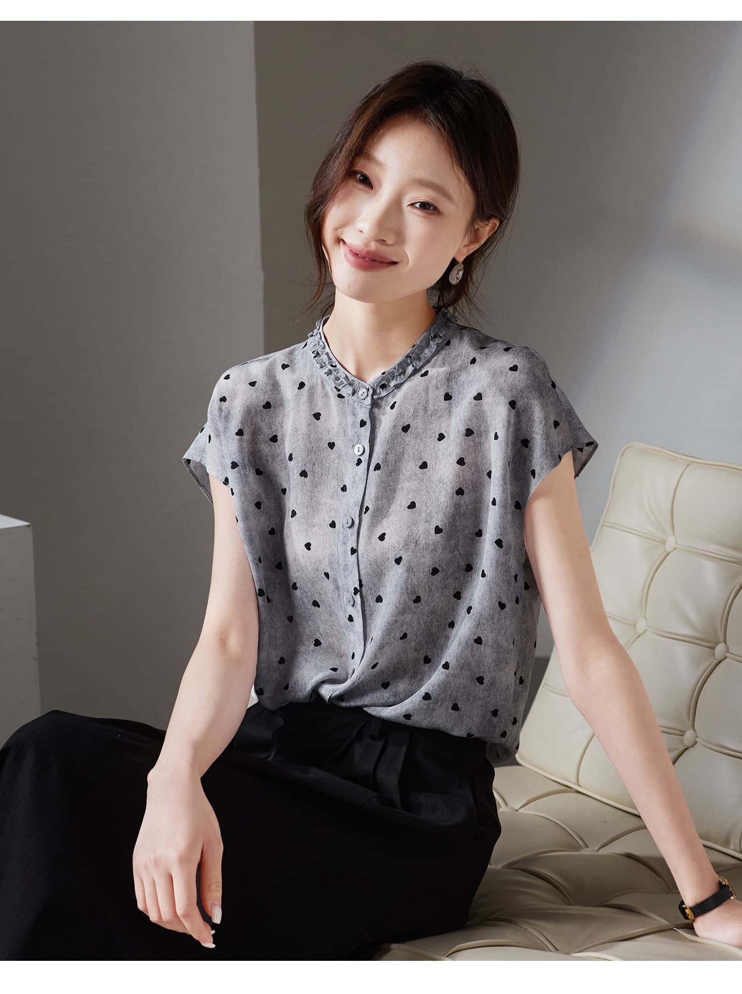 2026 여름 새로운 캐주얼 바람 도트 무늬 반팔 실크 여성 셔츠 프릴 칼라 품격 맨위 이미지 2