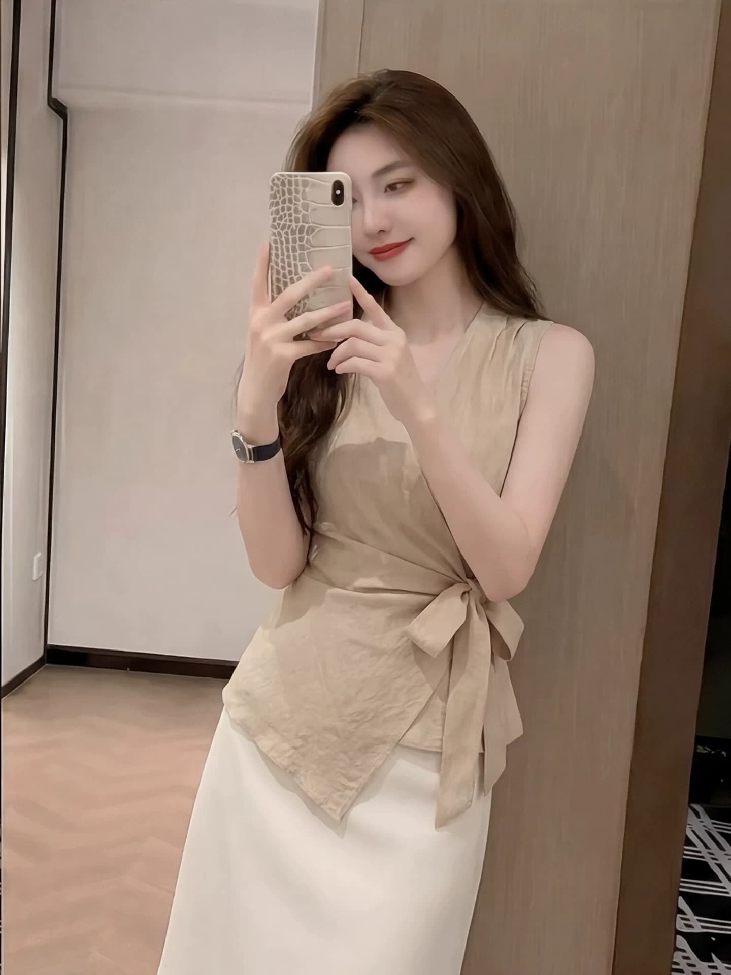 2026 빅 사이즈 빛 요리 한 미니멀리즘 바람 V넥 스트랩 민소매 맨위 여성 여름 슬림해 보이는 디자인 센스 작은 대중 연령 감소 셔츠 이미지 4