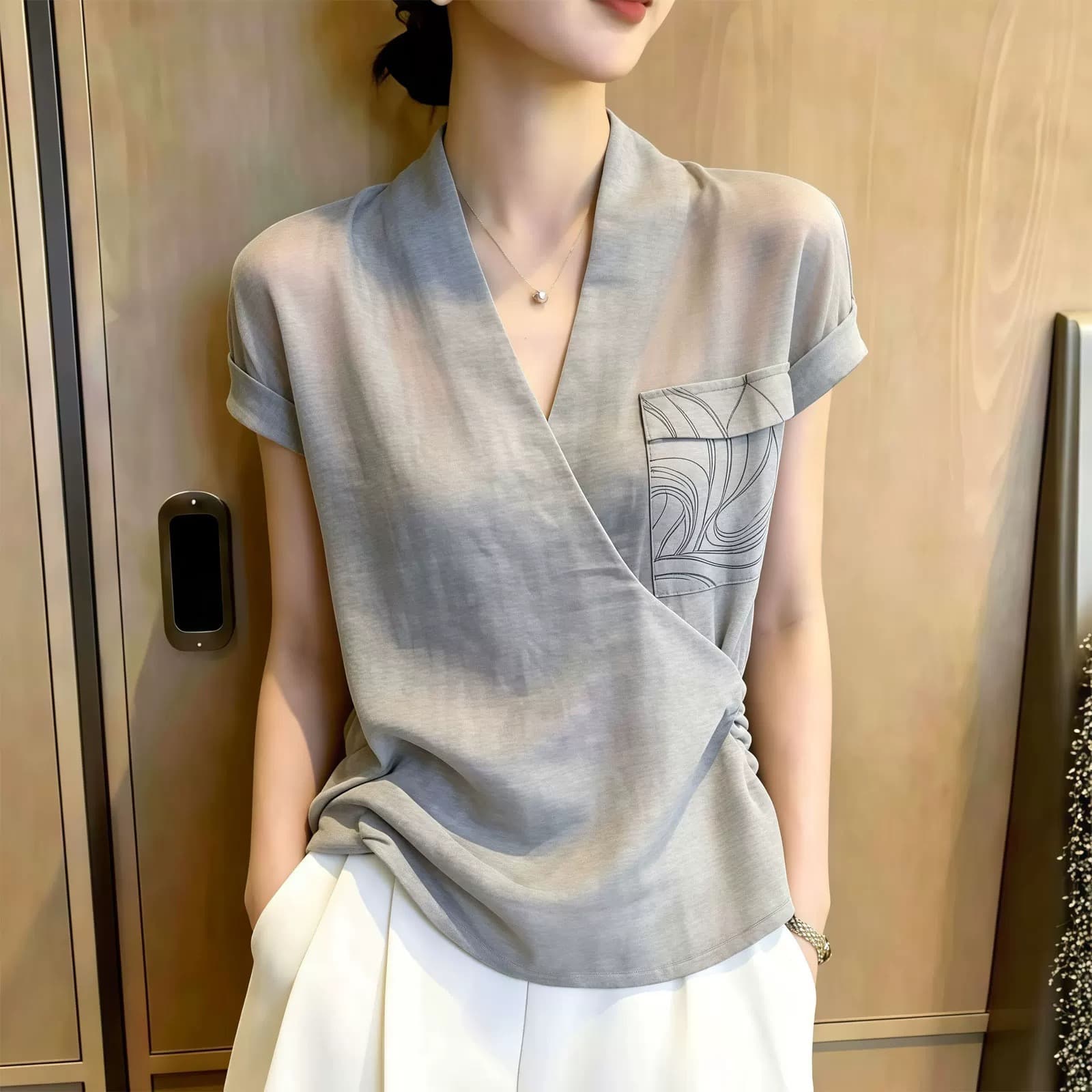 유럽 상품 고급 밝은 회색 지불 칼라 주머니 마이크로 ~을 통해 작은 셔츠 여성 2026 여름 새로운 빛 럭셔리 바람 느슨함 빅 사이즈 맨위 이미지 3