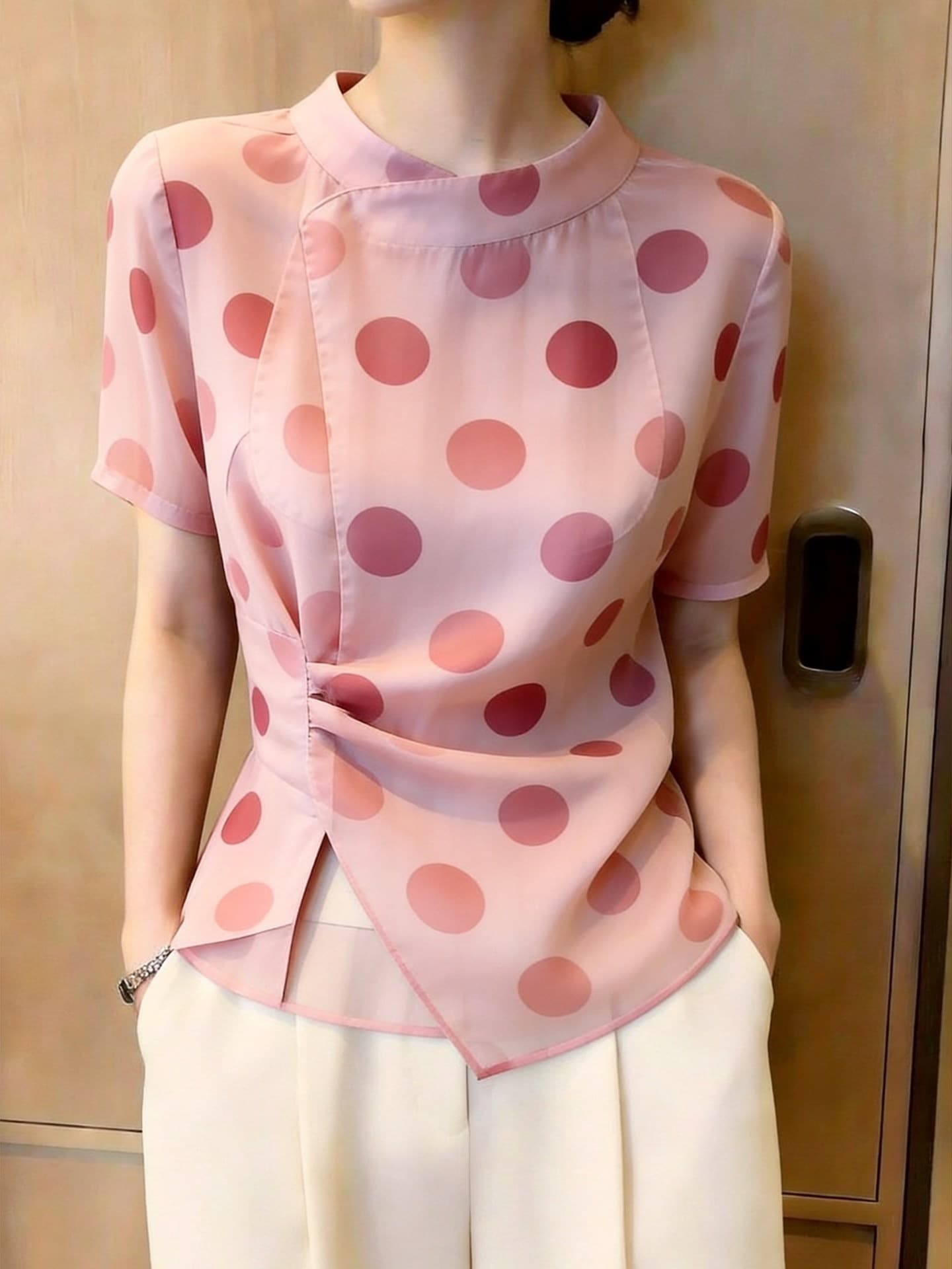 핑크색 도트 무늬 반팔 맨위 여성 V넥 레이스업 허리 수축 슬림해 보이는 다용도 품격 패션 2026 년 여름 새로운 이미지 4