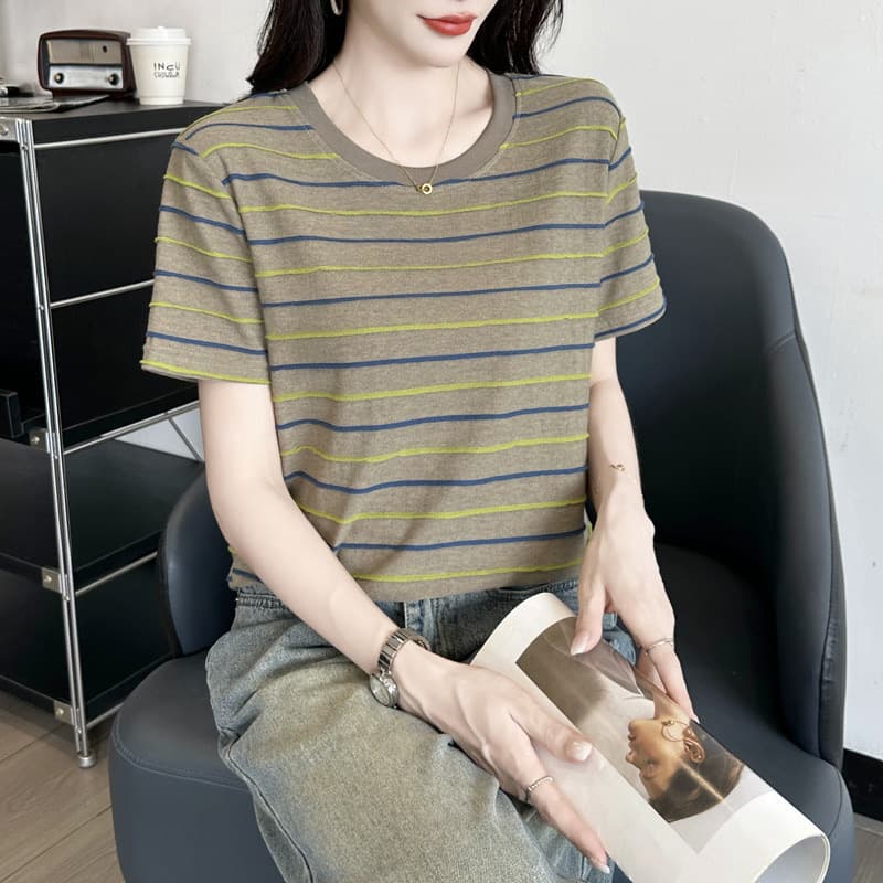 180 그램 65 면 35 폴리에스터 2026 여름 새로운 한국 스타일 반팔 티셔츠 여성 디자인 센스 이미지 2