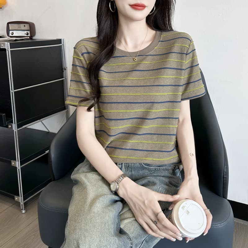 180 그램 65 면 35 폴리에스터 2026 여름 새로운 한국 스타일 반팔 티셔츠 여성 디자인 센스 상세 이미지 3