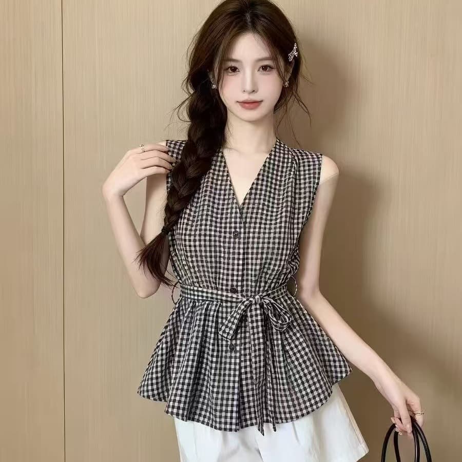 2026 년 여름 새로운 프랑스식 레트로 V넥 체크무늬 벨트 디자인 민소매 다용도 맨위 오픈 가디건 여성 이미지 5