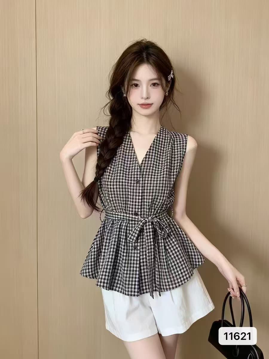 2026 년 여름 새로운 프랑스식 레트로 V넥 체크무늬 벨트 디자인 민소매 다용도 맨위 오픈 가디건 여성 상세 이미지 2