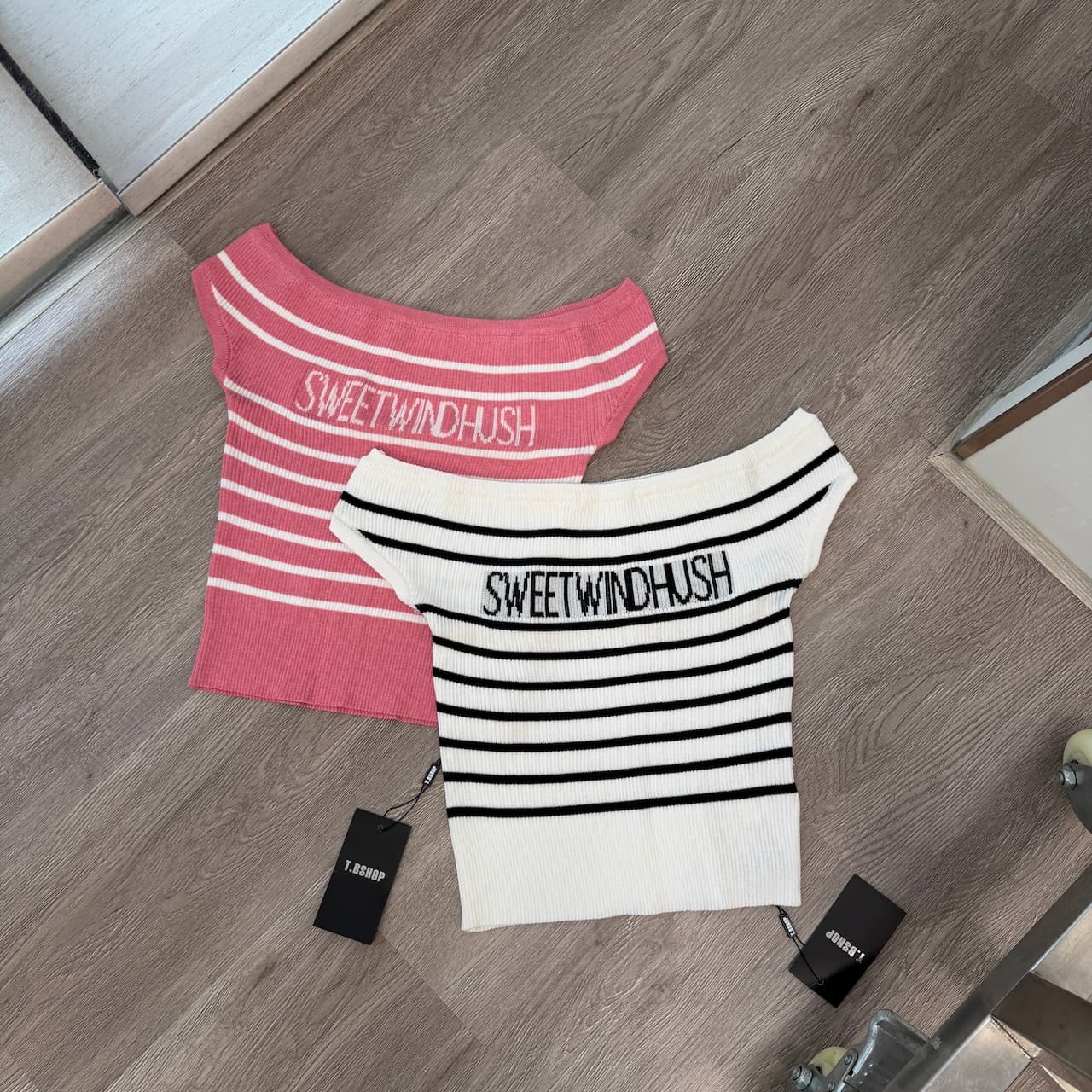 okmashop 한 남쪽 구멍 유럽 니켈 스트라이프 니트 스웨터 여성 여름 순수한 욕망 섹시함 몸매 가꾸기 오프숄더 맨위 이미지 2