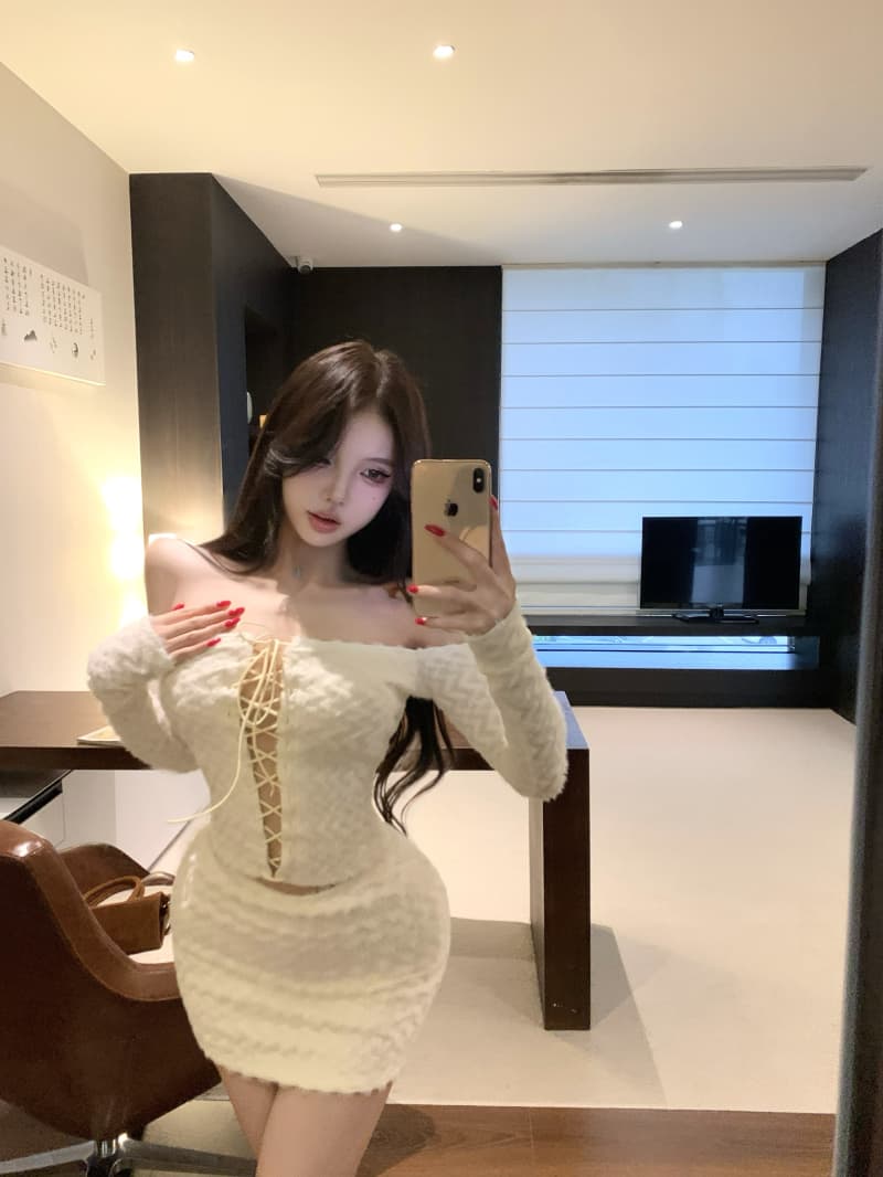실사 정가 섹시함 핫걸 세트 여성 가을 겨울 로얄 자매 바람 오프숄더 홀로우 아웃 긴팔 맨위 타이트 스커트 상세 이미지 4