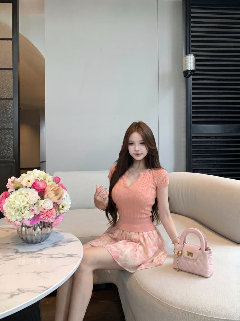 실사 정가 핑크색 조수 구덩이 기사 V넥 허리 수축 털 니트 반팔 여성 이중층 쉬폰 레이스업 꽃무늬 미니 스커트 상세 이미지 5