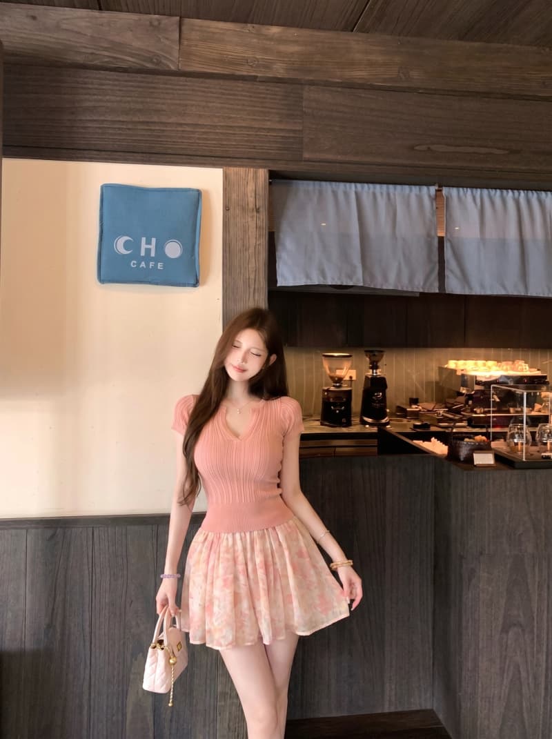 실사 정가 핑크색 조수 구덩이 기사 V넥 허리 수축 털 니트 반팔 여성 이중층 쉬폰 레이스업 꽃무늬 미니 스커트 이미지 4