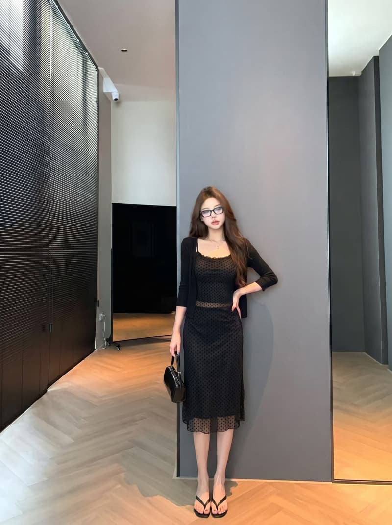 실사 정가 검정색 도트 무늬 캐미솔 스트레이트 반 스커트 여성 여름 가을 한국 스타일 품격 캐주얼 몸매 가꾸기 세트 이미지 3