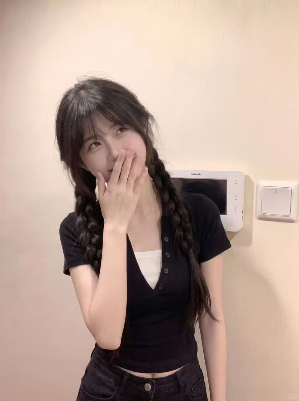 92 비스코스 섬유 8 암모니아 Lun 페이크 레이어드 배색 깊은 V 넥 반팔 티셔츠 여성 여름 몸매 가꾸기 맨위