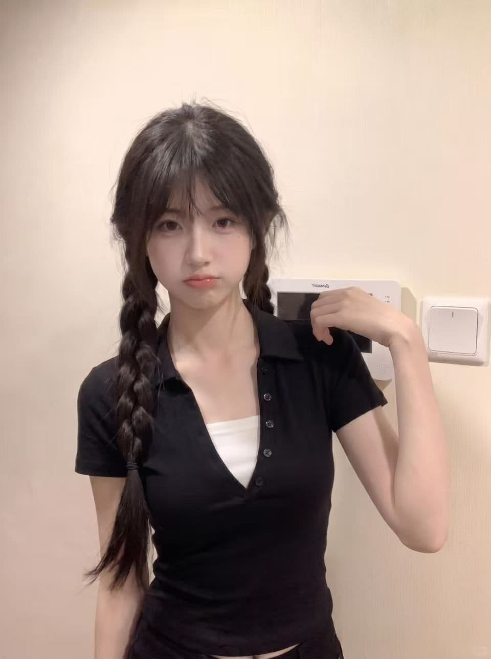 92 비스코스 섬유 8 암모니아 Lun 페이크 레이어드 배색 깊은 V 넥 반팔 티셔츠 여성 여름 몸매 가꾸기 맨위 상세 이미지 2