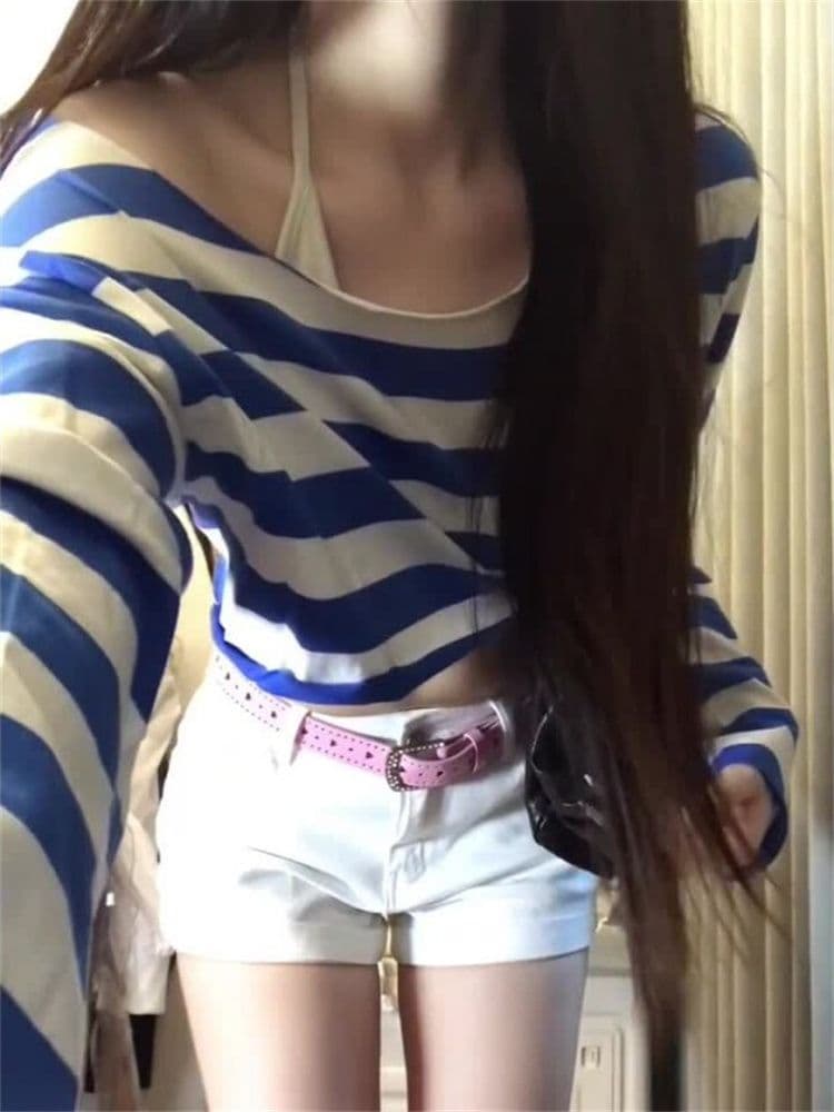 순면 당겨 프레임 순수한 욕망 핫걸 블루 화이트 스트라이프 비스듬한 어깨 긴팔 티셔츠 여성 여름 하이웨이스트 쇼트 스타일 이슬 뼈의 맨위 이미지 4