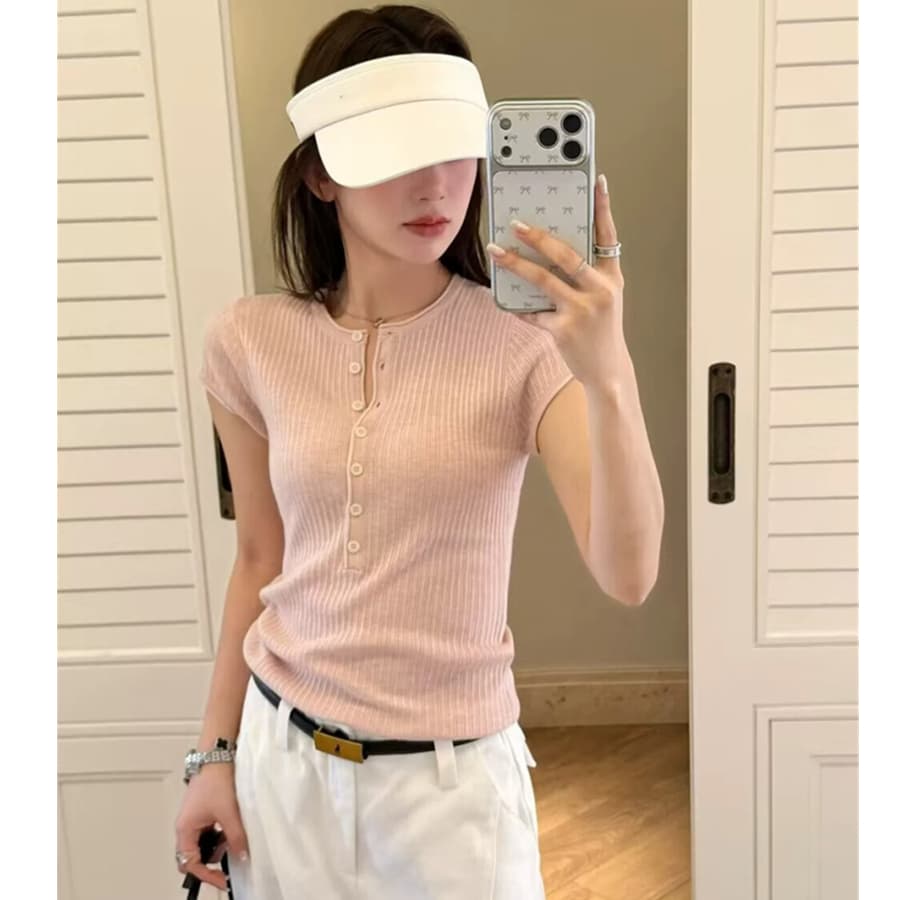봄 여름 새로운 한국 스타일 미니멀리즘 몸매 가꾸기 슬림해 보이는 구덩이 기사 반 개방 버클 니트 반팔 티셔츠 여성