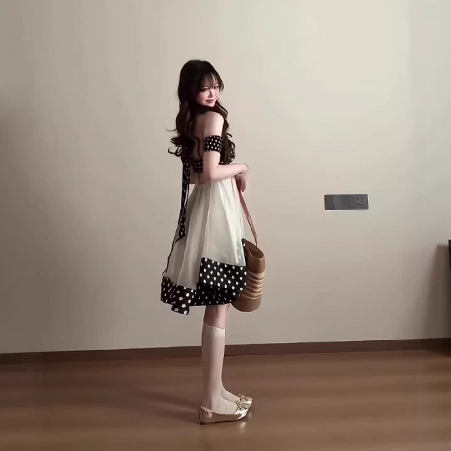 도트 무늬 슬립 드레스 2026 년 여름 새로운 여름 드레스 루즈핏 느긋한 바람 미니 스커트 디자인 센스 치마 여성 의류 이미지 4