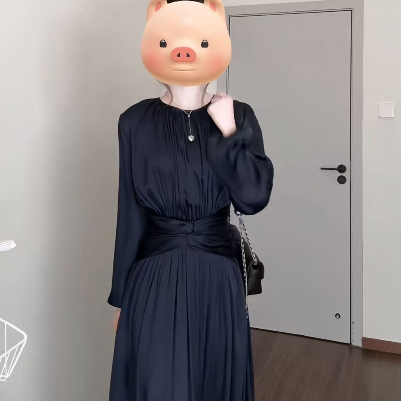 프랑스식 빛 럭셔리 파란색 긴팔 여성 드레스 롱 스커트 2026 가을 허리 수축 주름 품격 여신 팬 고급 센스 이미지 2