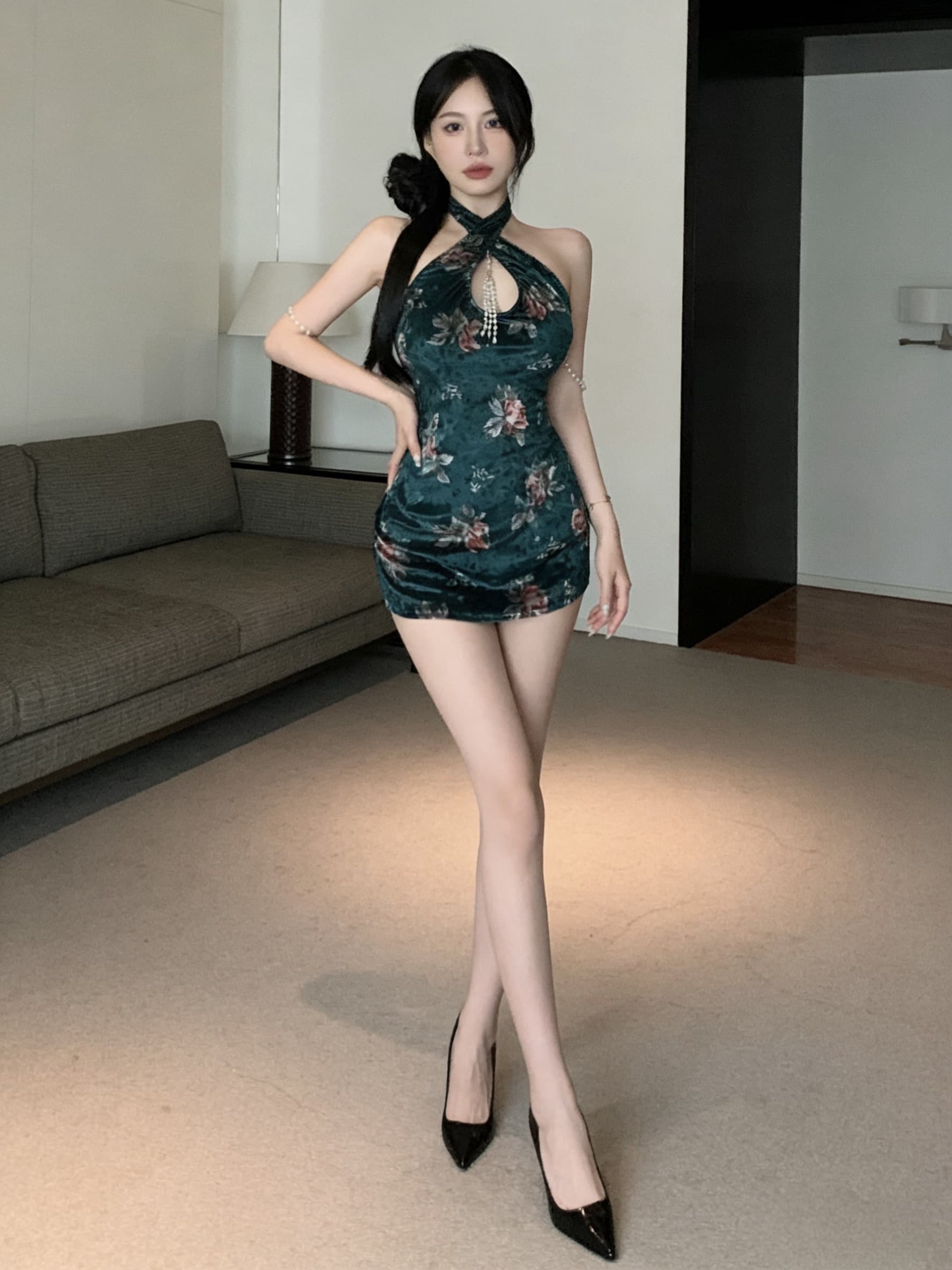 실사 섹시함 핫걸 민소매 벨벳 프린트 체인 장식 몸매 가꾸기 타이트 스커트 초단 여성 드레스 이미지 2
