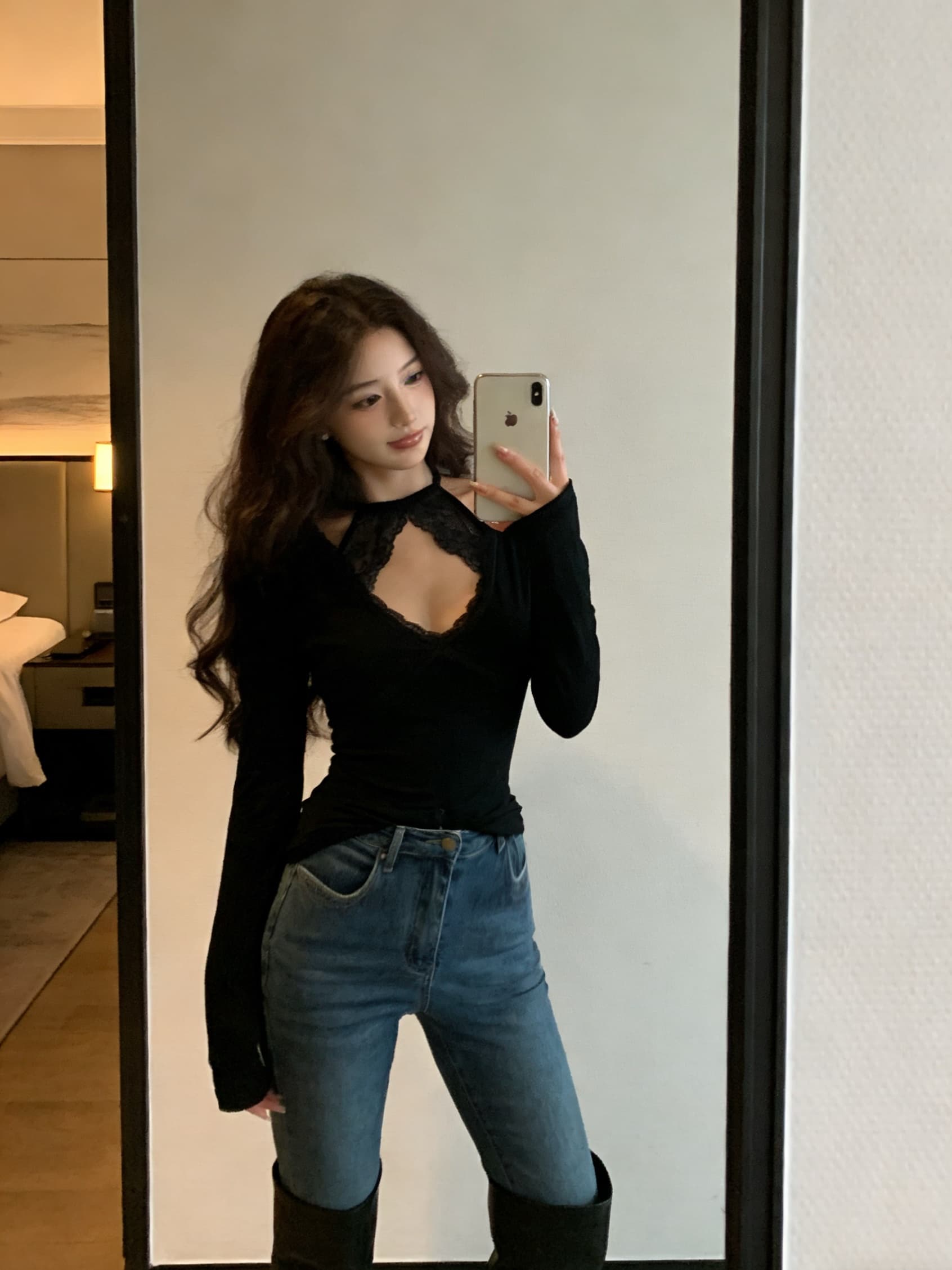 실사 핫걸 검정색 행침 목 디자인 센스 레이스 조각 긴팔 몸매 가꾸기 쇼트 스타일 티셔츠 맨위 여성 의류 상세 이미지 11