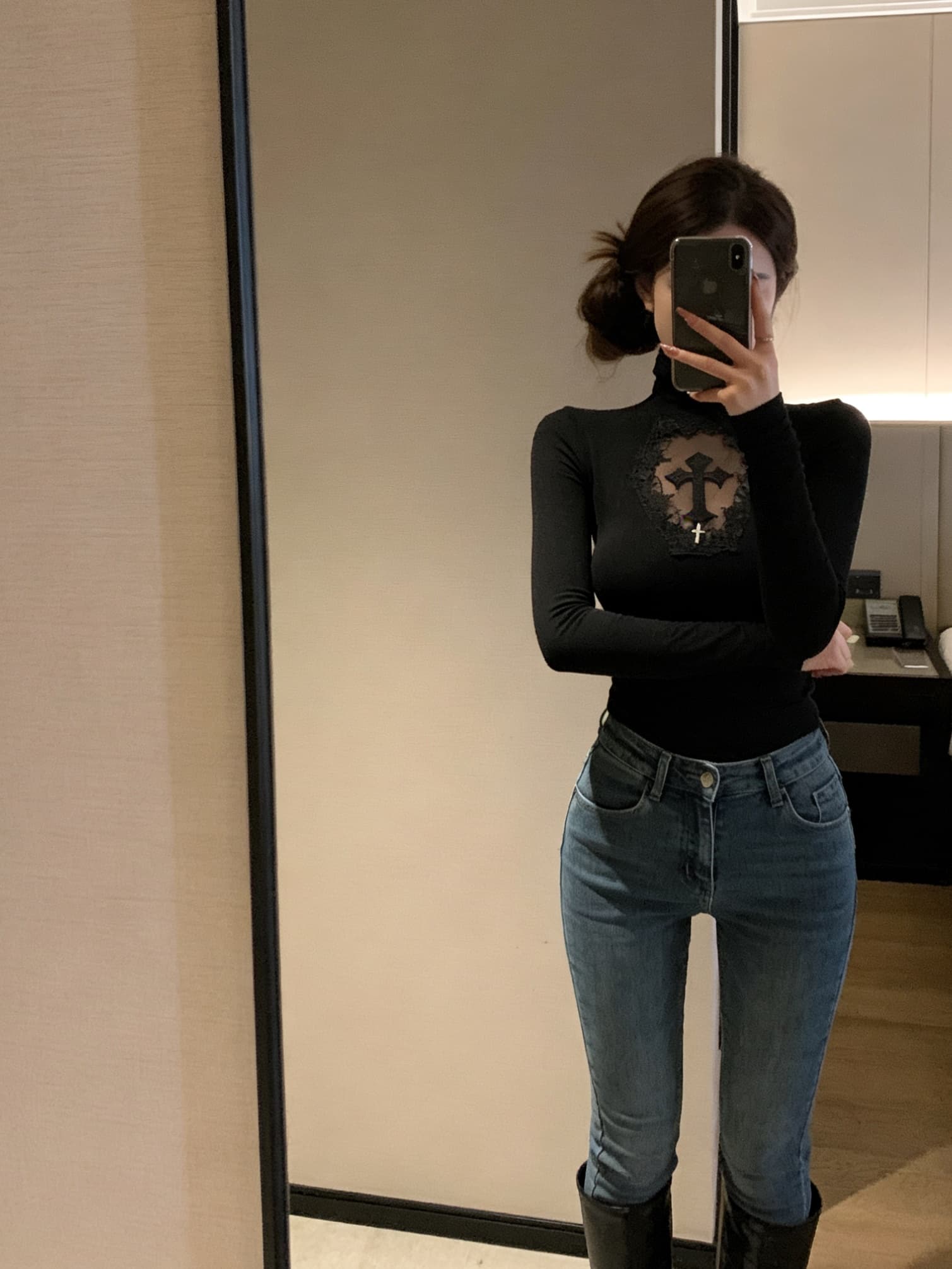 실사 검정색 터틀넥 다크 부서 패션 홀로우 아웃 십자가 몸매 가꾸기 긴팔 맨위 t 핫걸 셔츠 여성 의류 상세 이미지 13