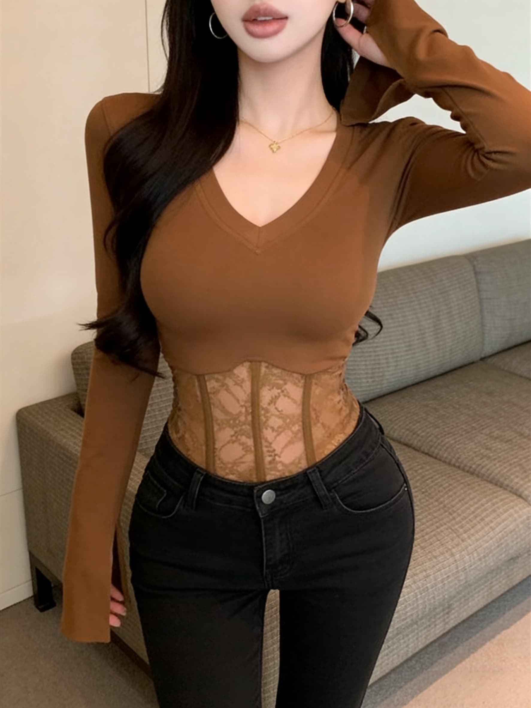 실사 레이스 조각 허리 홀로우 아웃 몸매 가꾸기 긴팔 나팔 소매 섹시함 핫걸 맨위 티셔츠 여성 의류 이미지 4