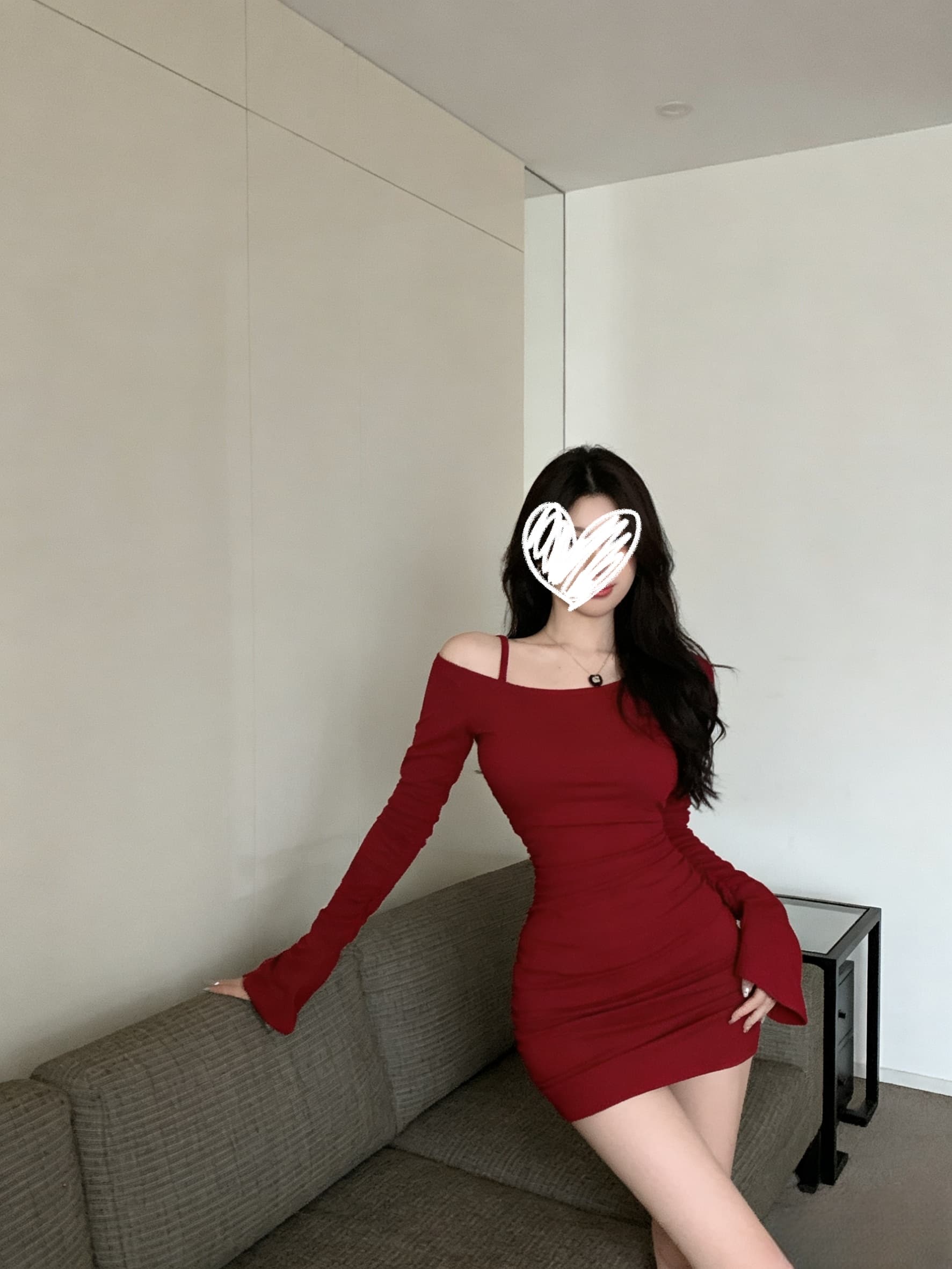 실사 빨간색 긴팔 주름 몸매 가꾸기 타이트 스커트 오프숄더 비스듬한 칼라 패션 섹시함 핫걸 여성 드레스 이미지 3