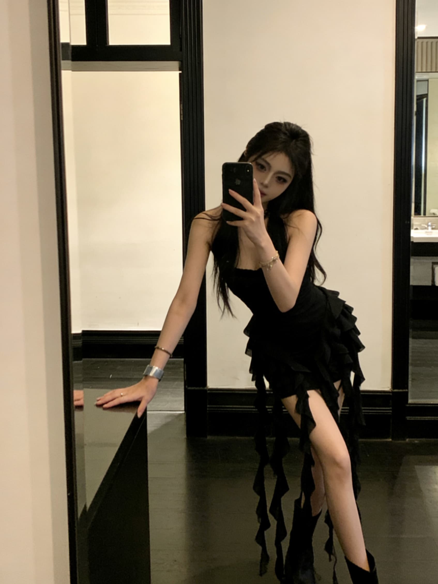 실사 검정색 불규칙 프릴 몸매 가꾸기 타이트 스커트 행침 목 신축성 섹시함 핫걸 패션 여성 드레스 상세 이미지 15