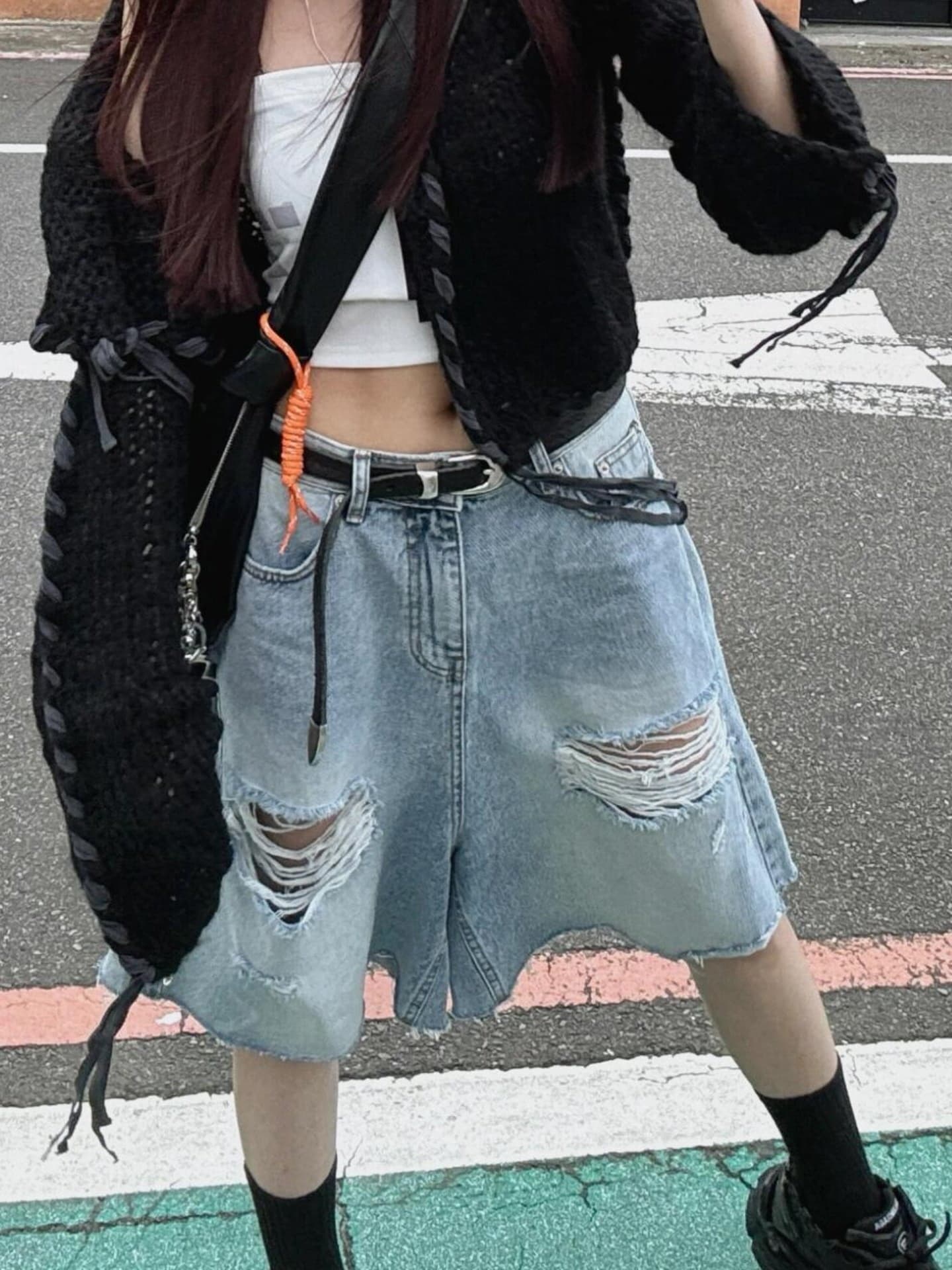 아메리칸 레트로 마 오래된 찢어진 부분 데님 반바지 여성 여름 하이웨이스트 루즈핏 거친 가장자리 슬림해 보이는 넓은 다리 오부 바지 트렌디