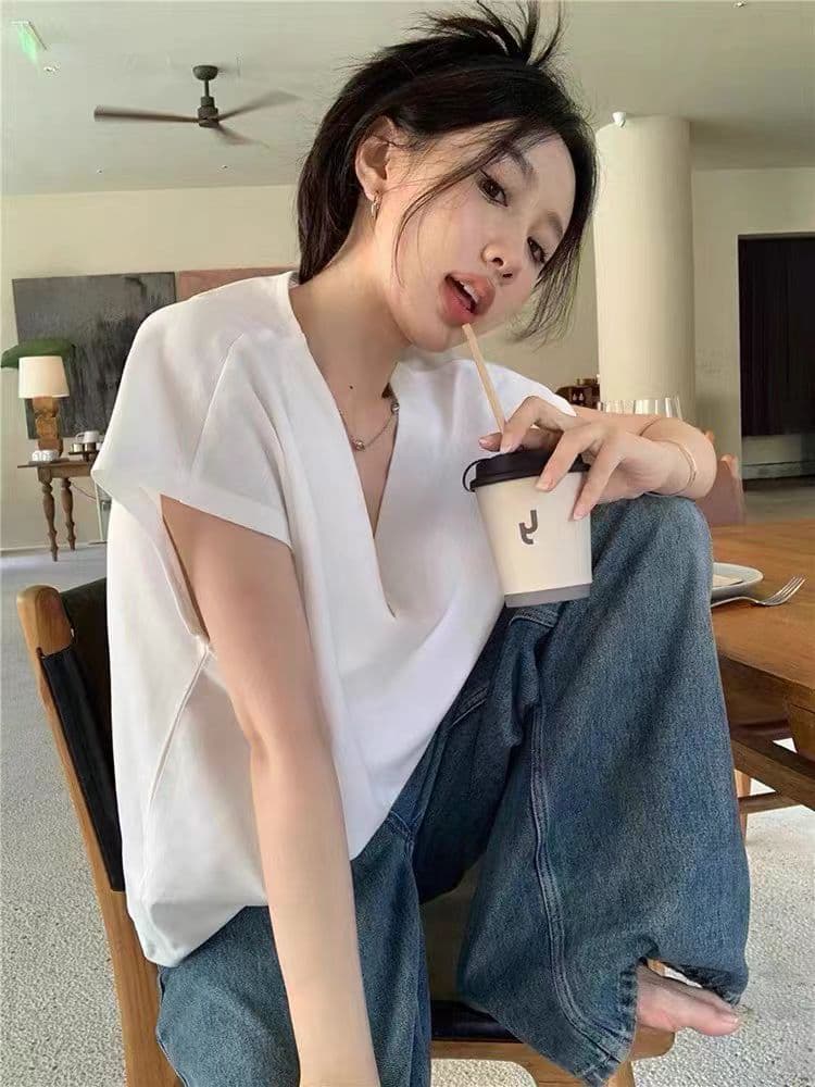 새로운 V넥 맨위 티셔츠 미니멀리즘 한국 스타일 패션 여성 슬림해 보이는 다용도 상세 이미지 2