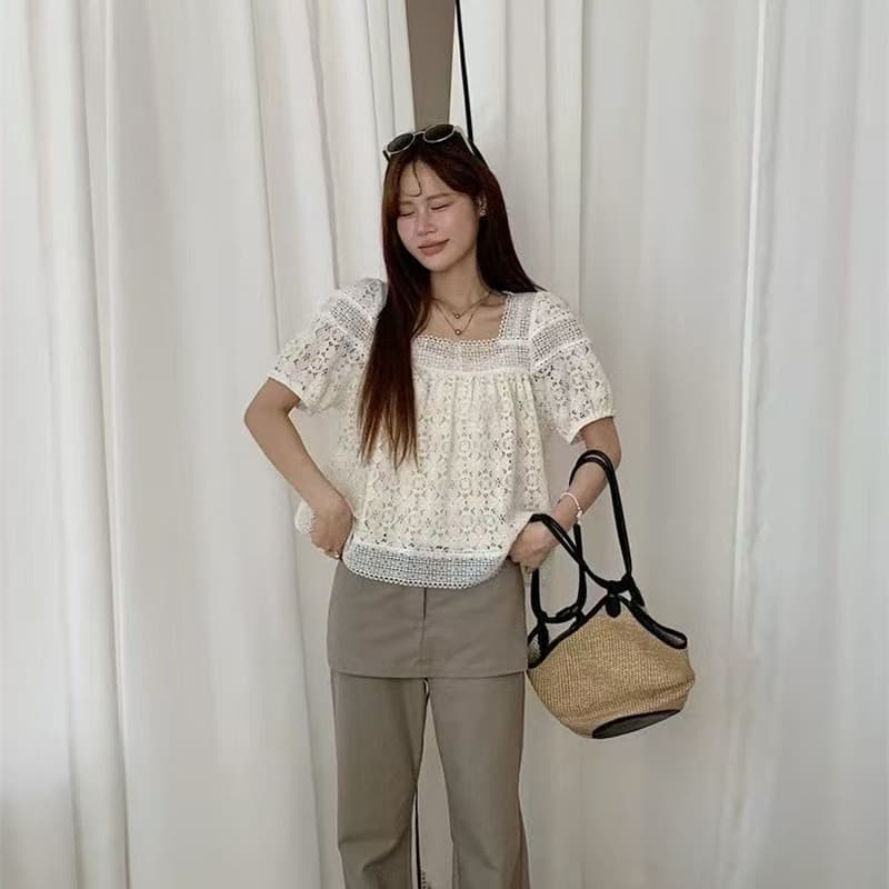 실사 2026 여름 패션 홀로우 아웃 자수 패치워크 레이스 광장 칼라 연령 감소 귀여운 인형 셔츠 반팔 셔츠 여성 이미지 3
