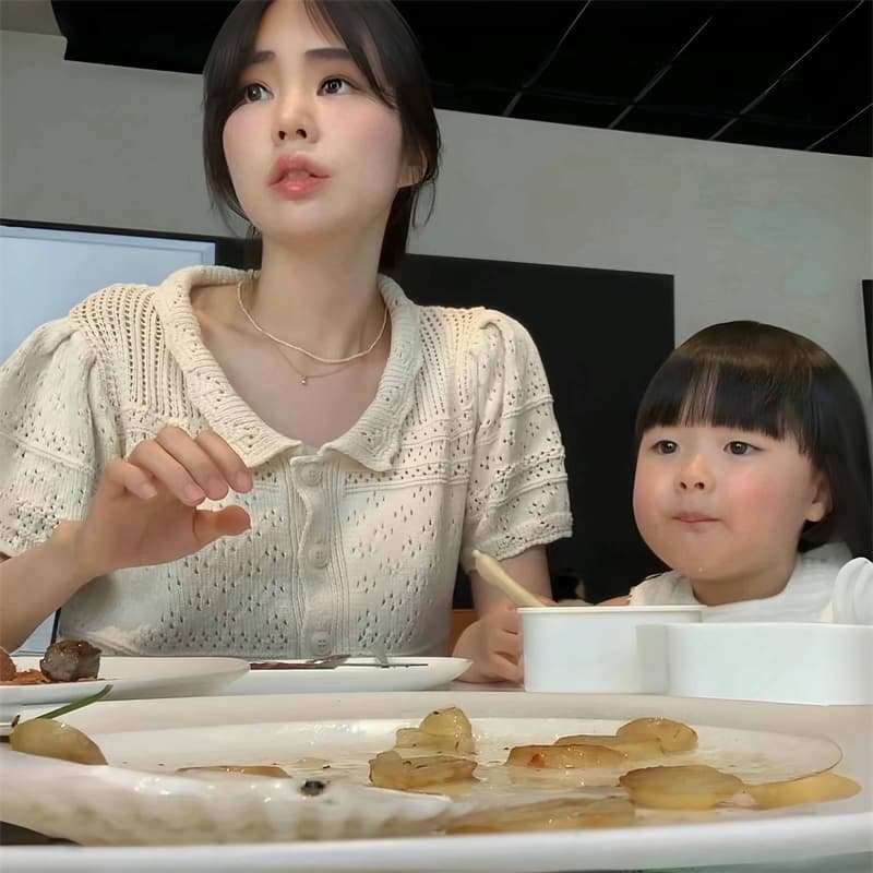 26 이른 가을 켜기 새로운 여름 단색 자수 홀로우 아웃 싱글 줄 버튼 귀여운 작은 레이스 베이비 칼라 반팔 니트 스웨터 상세 이미지 30