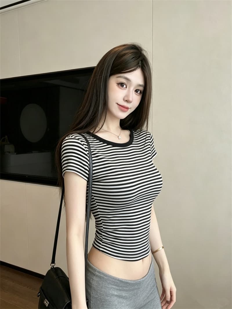 나비 매듭 스트랩 u 종류 홀로우 아웃 슬림해 보이는 라운드 넥 쇼트 스타일 벨트 가슴 패드 의류 여성 여름 긍정적 인 어깨 몸매 가꾸기 반팔 티셔츠 상세 이미지 29
