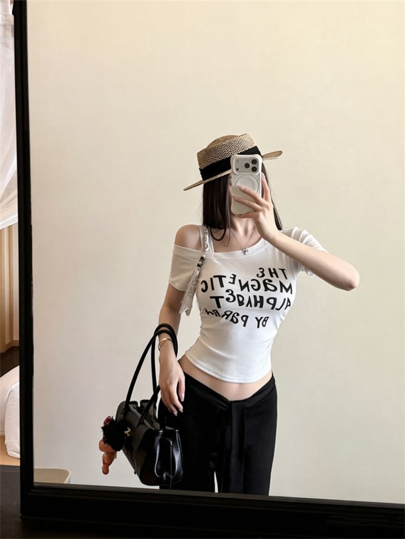 실사 감소되지 않음 핫걸 알파벳 프린트 비스듬한 어깨 페이크 레이어드 티셔츠 여성 벨트 가슴 패드 몸매 가꾸기 다용도 반팔 맨위 상세 이미지 46