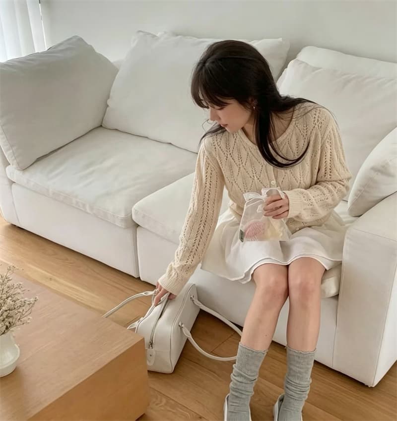 한 부서 패션 편안함 루즈핏 디자인 센스 홀로우 아웃 라운드 넥 니트 오픈 가디건 여성 가을 새로운 슬림해 보이는 오픈 가디건 맨위 상세 이미지 20