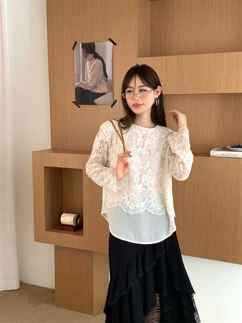 실사 가을 새로운 한국 스타일 레이스 셔츠 여성 긴 소매 라운드 넥 다용도 슬림해 보이는 품격 디자인 센스 작은 대중 맨위 상세 이미지 9