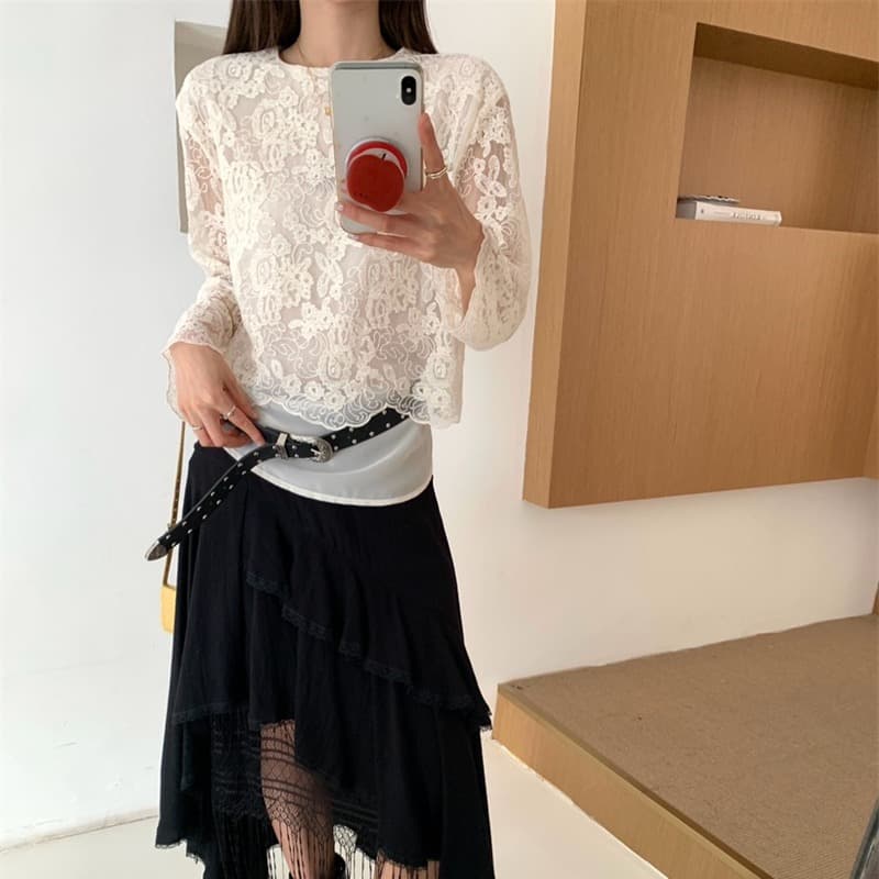 실사 가을 새로운 한국 스타일 레이스 셔츠 여성 긴 소매 라운드 넥 다용도 슬림해 보이는 품격 디자인 센스 작은 대중 맨위 이미지 2