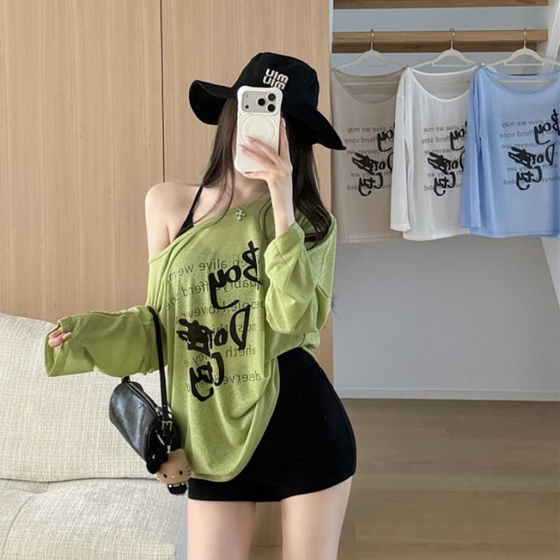 실사 정가 감소되지 않음 패션 알파벳 프린트 마이크로 ~을 통해 긴팔 티셔츠 오프숄더 루즈핏 느긋한 바람 얇은 스타일 태양 보호 셔츠 이미지 3