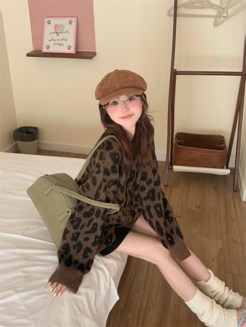 실사 레오파드 무늬 라운드 넥 풀오버 긴팔 니트 스웨터 스웨터 여성 2026 새로운 느긋한 바람 고급 센스 맨위 가을 상세 이미지 4