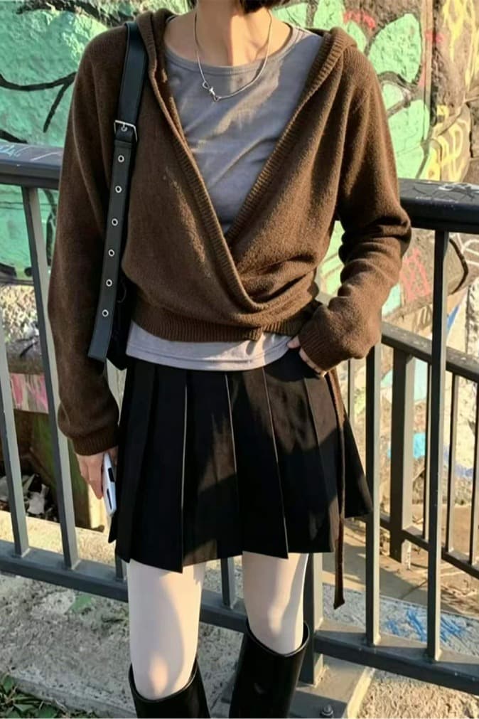 실사 한국 V넥 후드 작은 대중 스웨터 여자 가을 허리 수축 디자인 센스 불규칙 핫걸 맨위 니트 스웨터 이미지 6