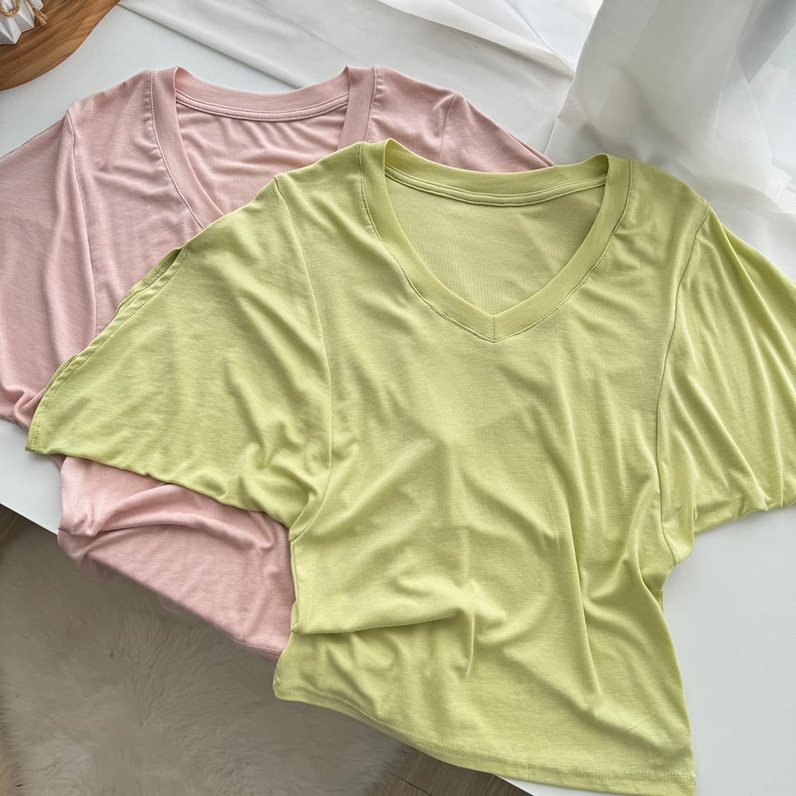suuuicee 녹색 치자 나무 재스민 100 라이 경기 서울 순수한 욕망 분위기 센스 배트윙 소매 티셔츠 루즈핏 V넥 맨위 상세 이미지 12