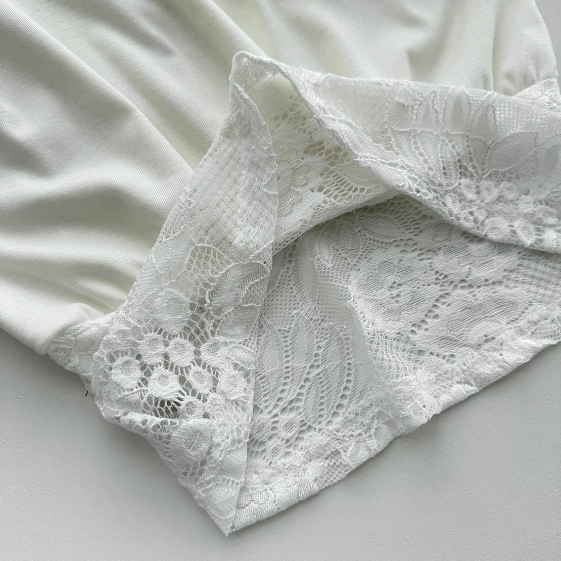tongiiuu 아름다움 어깨 법 새싹 레이스 조각 비스듬한 어깨 반팔 티셔츠 여성 디자인 센스 허리 수축 슬림해 보이는 맨위 여름 상세 이미지 14