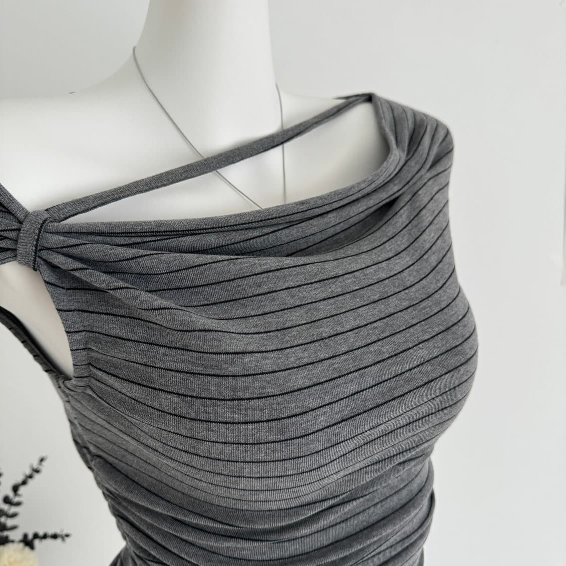 jmshop 심장 마비 커브 비스듬한 어깨 칼라 깨진 Pleat 허리 수축 트임 반팔 티셔츠 여름 몸매 가꾸기 다용도 이미지 4