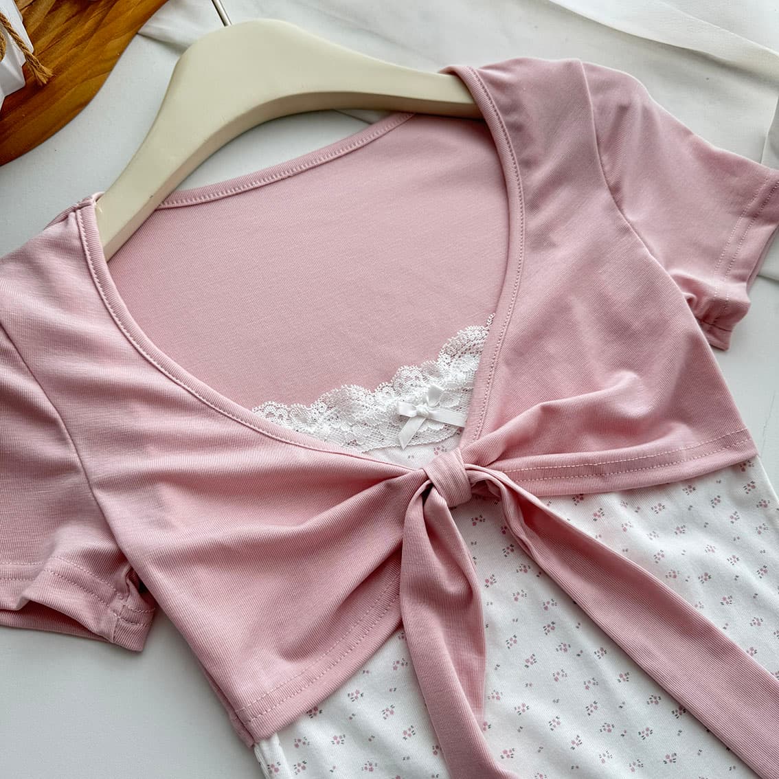 callmeear 배색 나비 매듭 티셔츠 패치워크 디자인 센스 페이크 레이어드 u 칼라 반팔 맨위 여성 여름 상세 이미지 12