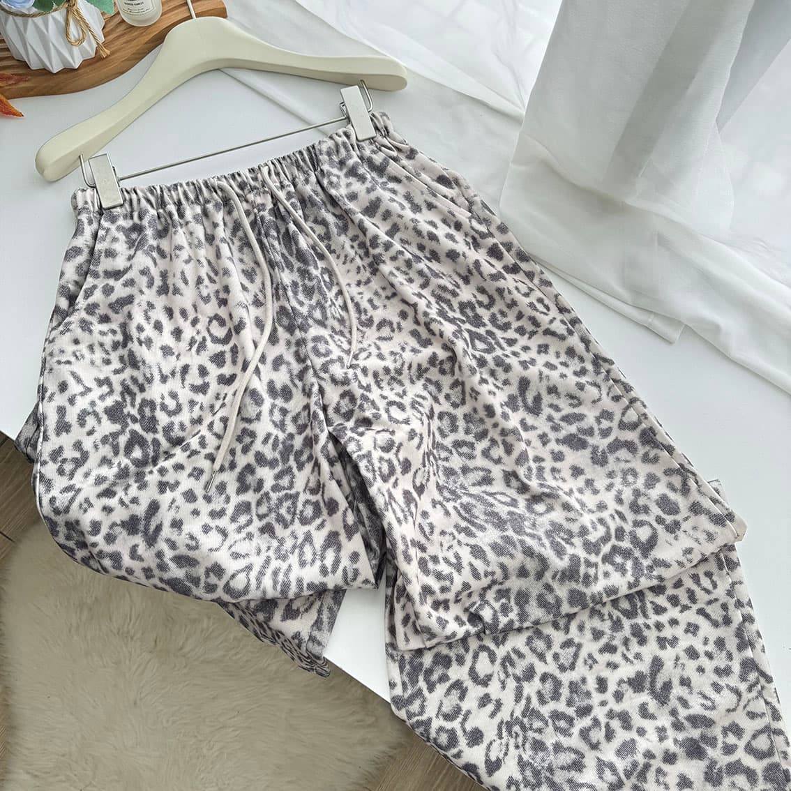 yolo shop 안개 센스 레오파드 무늬 프린트 캐주얼 루즈핏 와이드 레깅스 바지 여름 높음 그램 무거운 스트레이트 운동 긴 바지 상세 이미지 16
