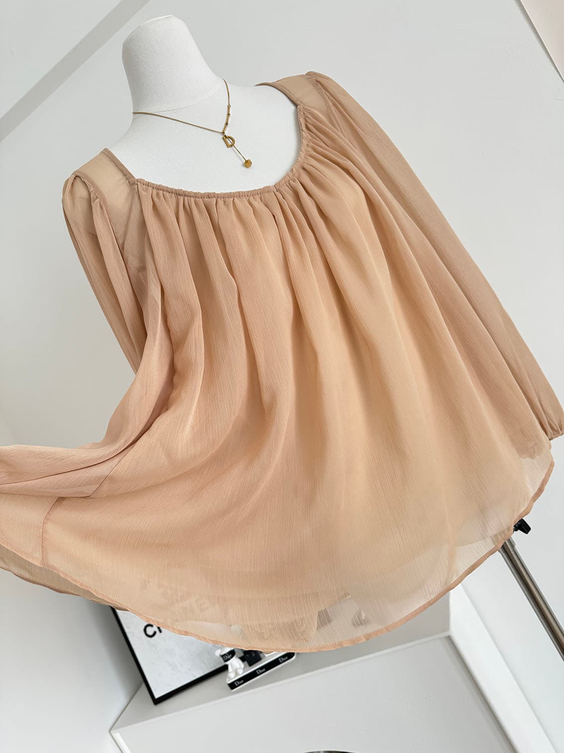 gakee official 프랑스식 벌룬 소매 시폰 셔츠 여성 봄 여름 와이드 밑단 핀치 Pleat 마이크로 ~을 통해 패키지 어깨 셔츠 상세 이미지 7