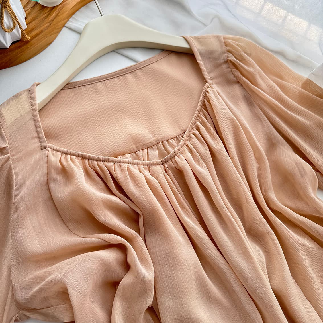 gakee official 프랑스식 벌룬 소매 시폰 셔츠 여성 봄 여름 와이드 밑단 핀치 Pleat 마이크로 ~을 통해 패키지 어깨 셔츠 상세 이미지 11