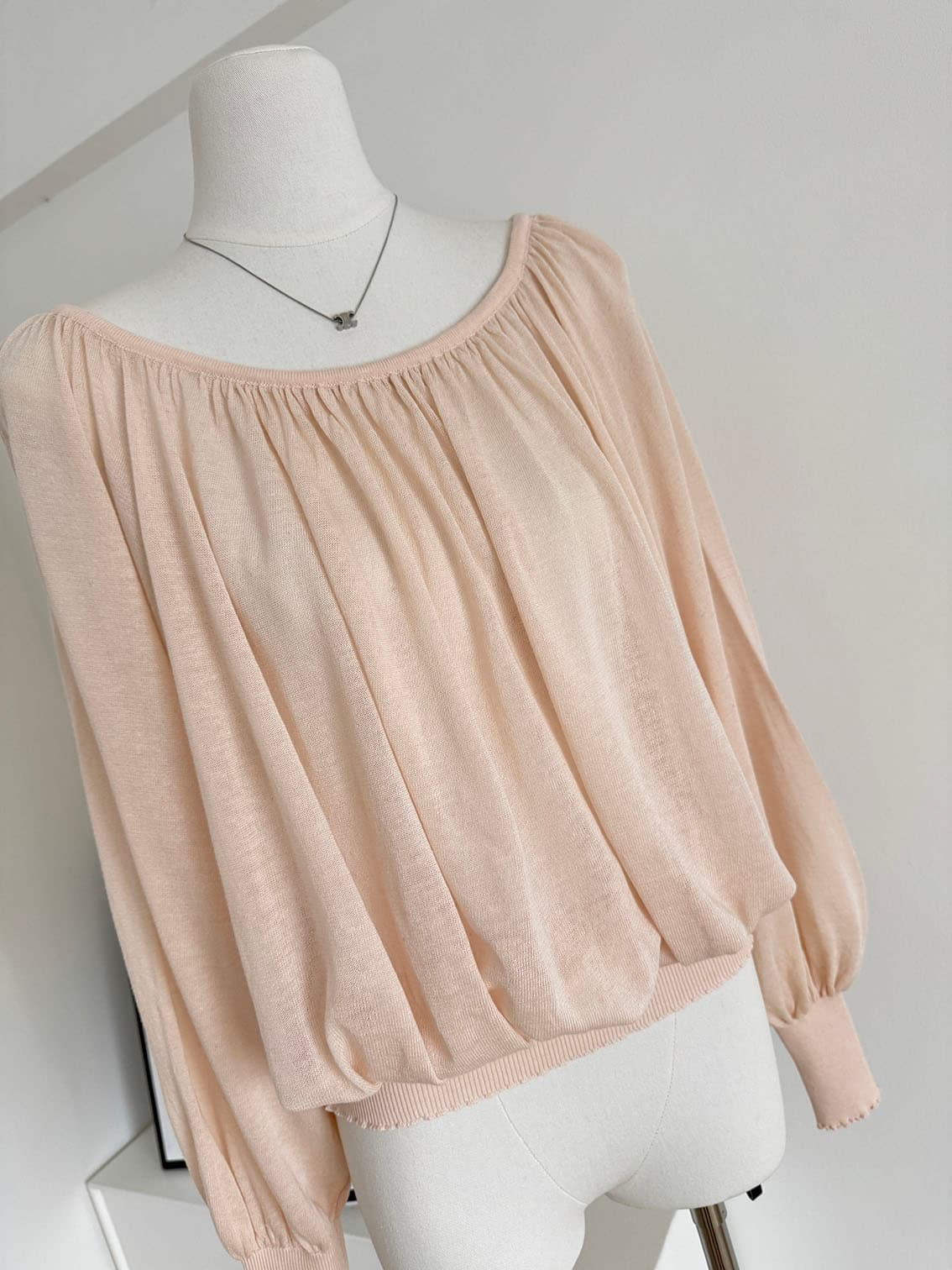 oyff 어디서? 어디서? 와라. 싱글 아마 차가운 셔츠 대 네클라인 펌프 Pleat 긴팔 비스듬한 어깨 니트 맨위 몸매 가꾸기 작은 셔츠 상세 이미지 6