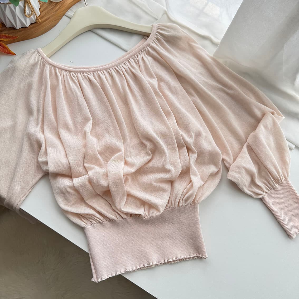 oyff 어디서? 어디서? 와라. 싱글 아마 차가운 셔츠 대 네클라인 펌프 Pleat 긴팔 비스듬한 어깨 니트 맨위 몸매 가꾸기 작은 셔츠 상세 이미지 10