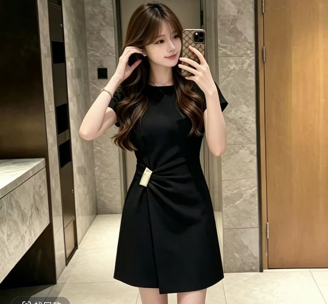 2026 여름 새로운 검정색 반팔 여성 드레스 여름 허리 수축 슬림해 보이는 패션 작은 대중 디자인 센스 다용도 작은 검은 드레스 상세 이미지 2